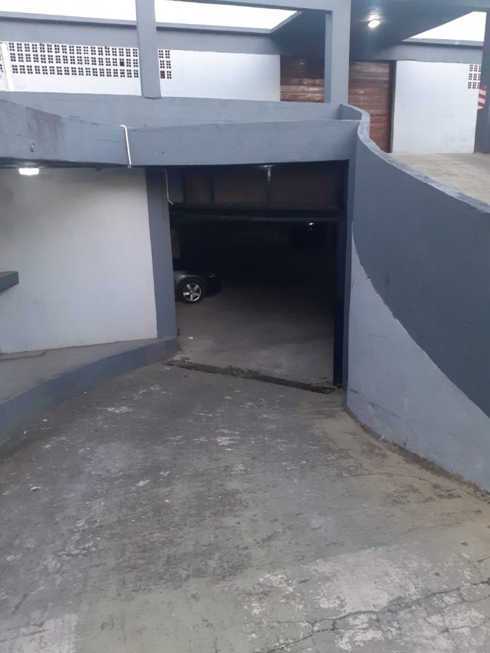 Cochera Cubierta En Venta, San Bernardo