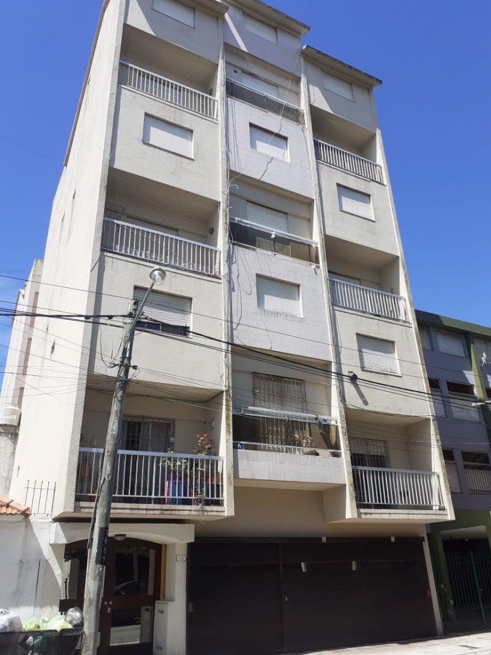 Venta 2 Amb Con Cochera Y Gas Natural