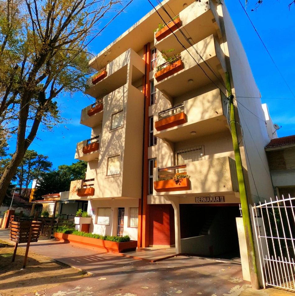 Venta 2 Amb Con Cochera Cubierta Patio Y Parrilla