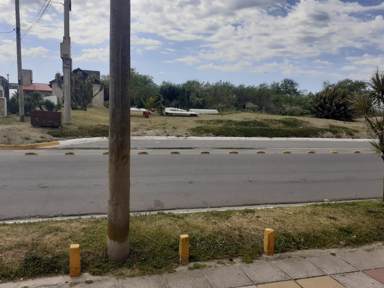 Venta Dpto 3 Amb En Planta Baja Frente Al Mar Con Estacionamiento