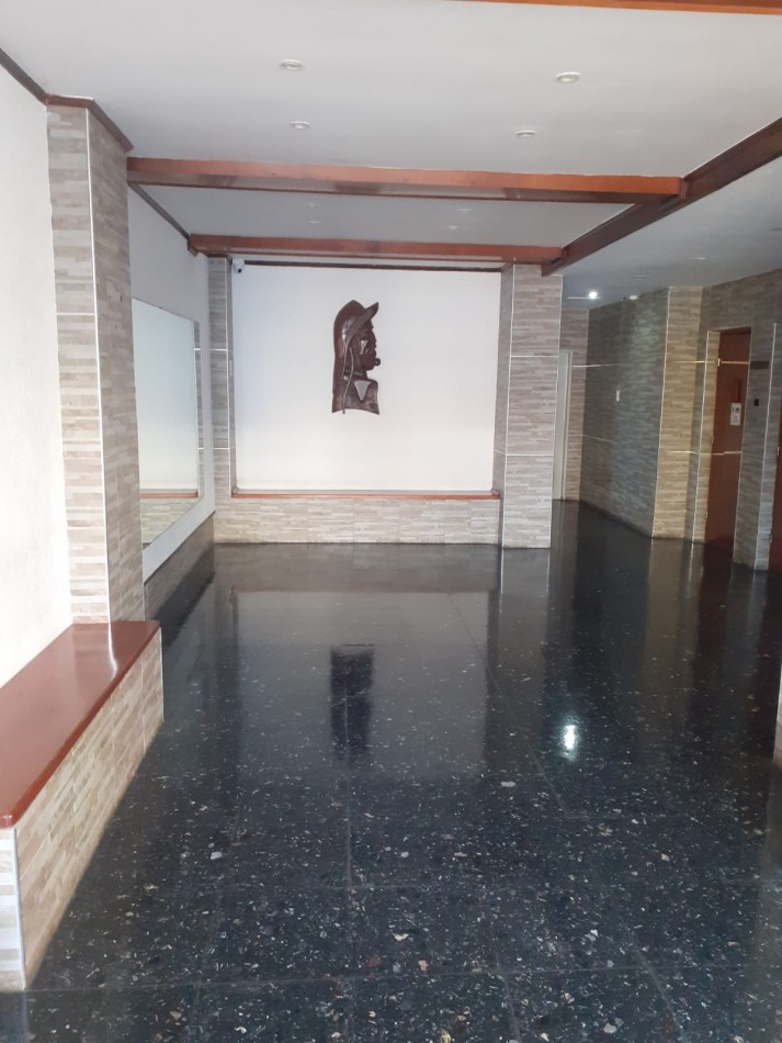 ALQ. TEMP DEPTO 2 AMB EN PLENO CENTRO A 1 CUADRA DEL MAR