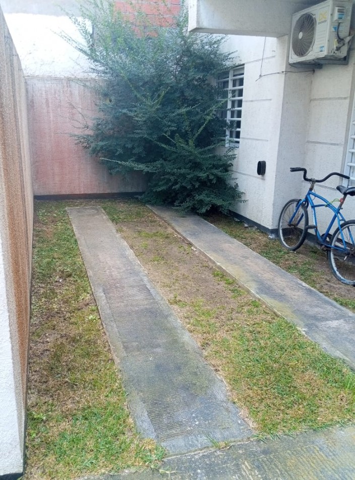 Dpto 2 amb en planta Baja con espacio vehicular (en complejo)